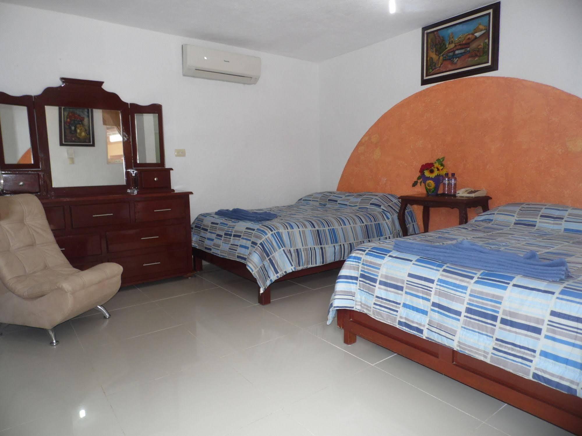 Hotel Hacienda Ixtlan Cozumel Buitenkant foto